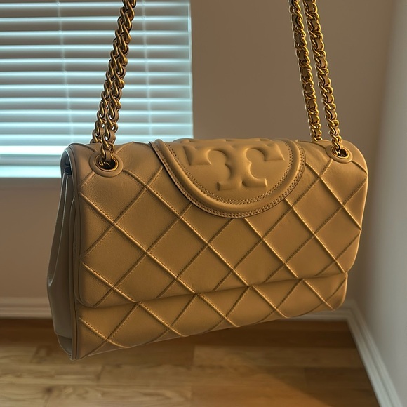 Tory Burch Handbags - Medium Fleming soft convertible shoulder bag in new cream